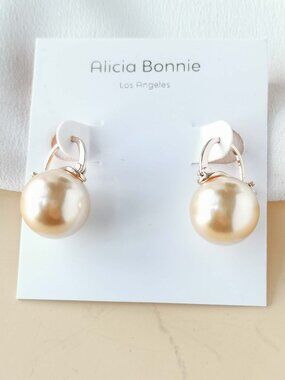 NEW Alicia Bonnie Blanche Rose Gold rose pearl Earrings